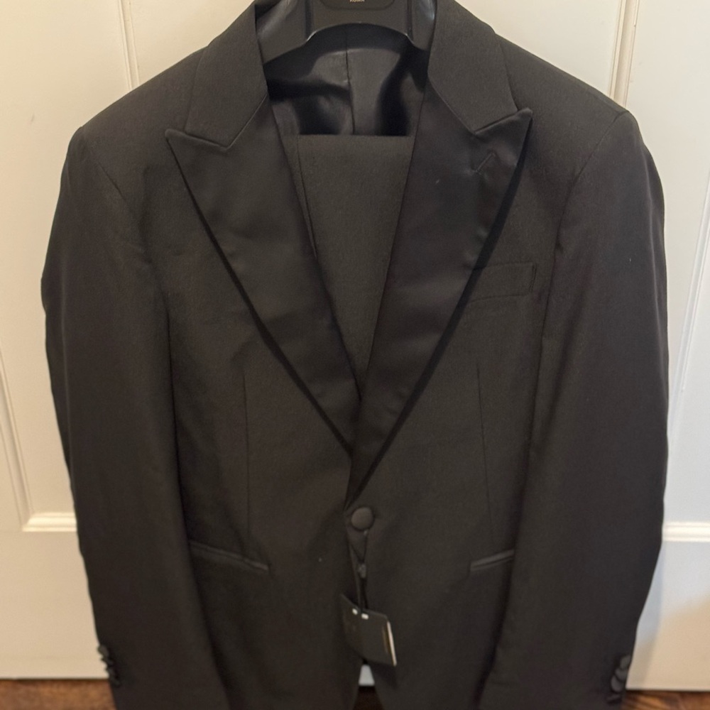 Doppelgänger Men’s Tuxedo - size 36 US/ 46 Euro